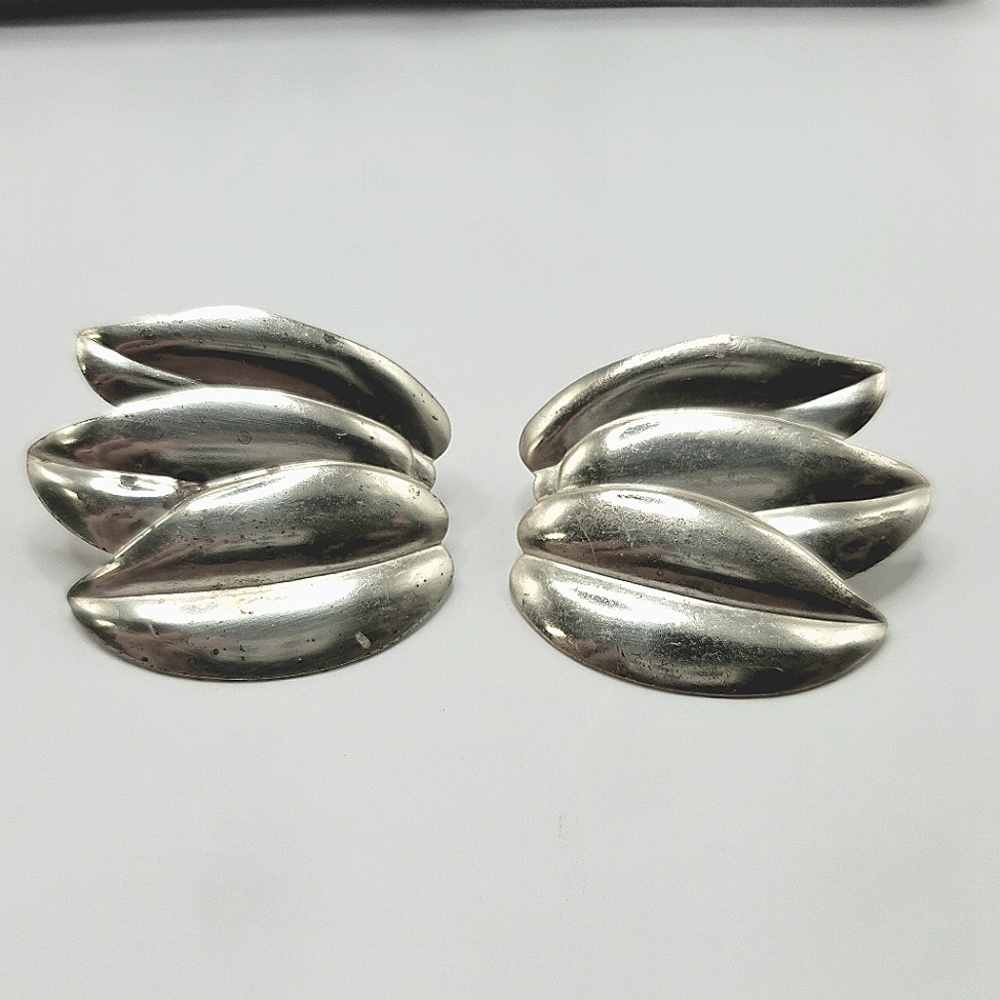 C.S. for Avon Sterling Silver 925 leaf flower pedal earrings (005ERNG)